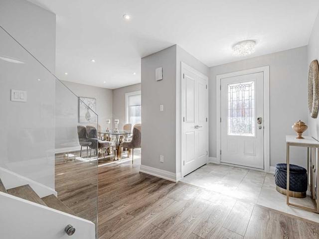 41 Waddington Cres N, House detached with 4 bedrooms, 4 bathrooms and 5 parking in Toronto ON | Image 36