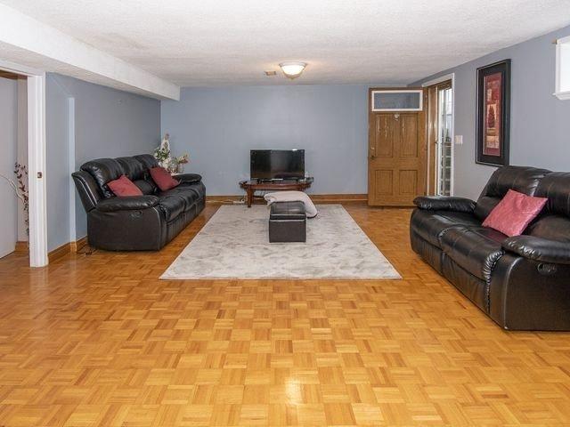 47 Campbell Dr, House detached with 3 bedrooms, 2 bathrooms and 7 parking in Brampton ON | Image 10