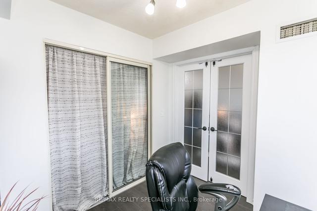 1105 - 325 Webb Dr, Condo with 2 bedrooms, 2 bathrooms and 1 parking in Mississauga ON | Image 2