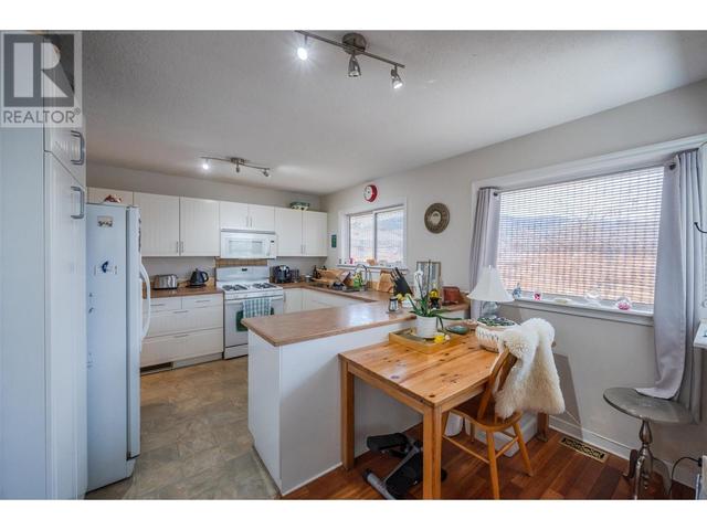1298 Government Street, House detached with 3 bedrooms, 1 bathrooms and 1 parking in Penticton BC | Image 11