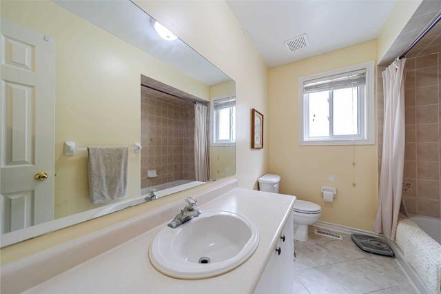 31 Hawkins Dr, House detached with 4 bedrooms, 3 bathrooms and 6 parking in Barrie ON | Image 18