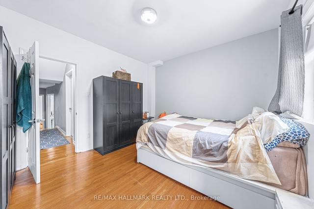 180 Lippincott St, House semidetached with 4 bedrooms, 3 bathrooms and 0 parking in Toronto ON | Image 2