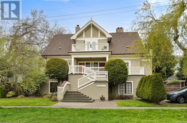 1142 Oscar St, House attached with 2 bedrooms, 2 bathrooms and 1 parking in Victoria BC | Image 1