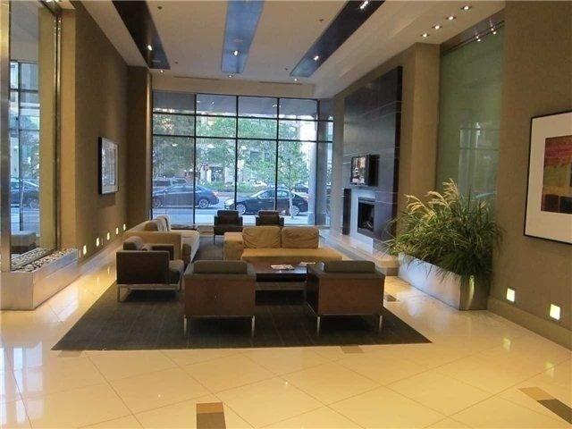 1004 - 12 Yonge St, Condo with 2 bedrooms, 2 bathrooms and 0 parking in Toronto ON | Image 2