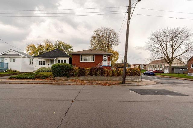 798 Roxborough Ave, House detached with 3 bedrooms, 2 bathrooms and 1 parking in Hamilton ON | Image 1