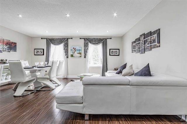 94 Centre St N, House semidetached with 3 bedrooms, 2 bathrooms and 4 parking in Brampton ON | Image 37