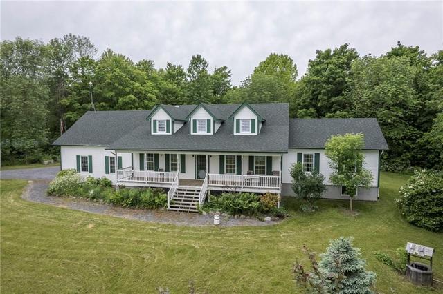 19487 Kenyon Concession 4 Road, House detached with 4 bedrooms, 3 bathrooms and 10 parking in North Glengarry ON | Image 2