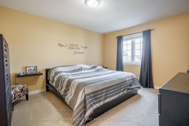 92 Whitefish Cres, House attached with 3 bedrooms, 3 bathrooms and 5 parking in Hamilton ON | Image 7