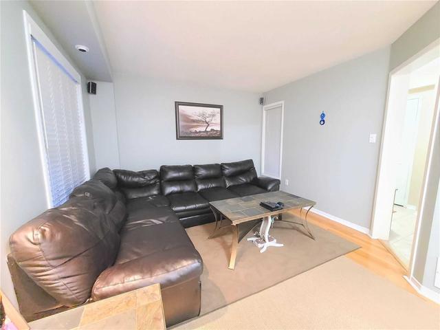34 Violet St, House attached with 3 bedrooms, 4 bathrooms and 5 parking in Barrie ON | Image 16