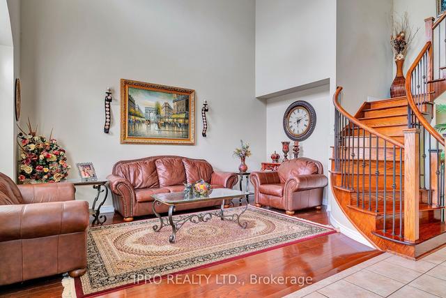 27 Hellyer Ave, House detached with 4 bedrooms, 5 bathrooms and 8 parking in Brampton ON | Image 3