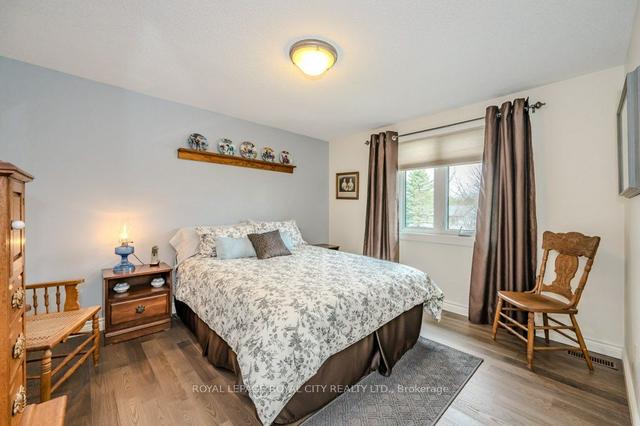 17 Sunrise Crt, House detached with 3 bedrooms, 3 bathrooms and 6 parking in Guelph ON | Image 14