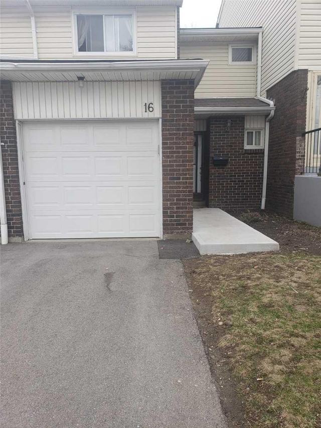 16 Lincoln Crt, Townhouse with 3 bedrooms, 2 bathrooms and 1 parking in Brampton ON | Image 1