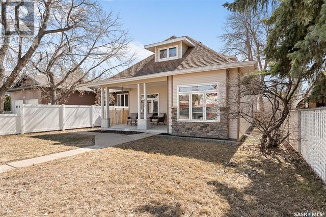 645 Hochelaga Street W, House detached with 3 bedrooms, 3 bathrooms and null parking in Moose Jaw SK | Image 3