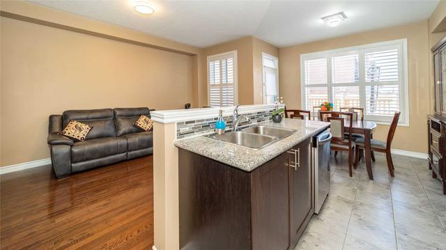 6 Selsdon St, House semidetached with 4 bedrooms, 3 bathrooms and 3 parking in Brampton ON | Image 3