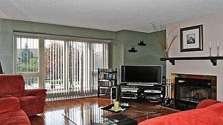 895 Maple Ave, Townhouse with 3 bedrooms, 2 bathrooms and null parking in Burlington ON | Image 2