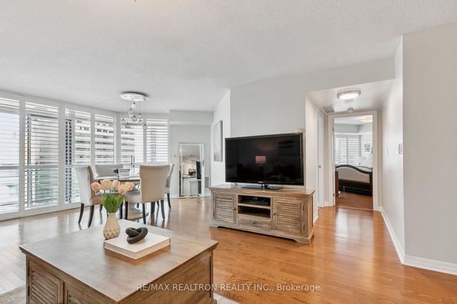 1107 - 300 Bloor St E, Condo with 2 bedrooms, 2 bathrooms and 1 parking in Toronto ON | Image 5