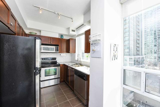 707 - 3504 Hurontario St, Condo with 2 bedrooms, 2 bathrooms and 1 parking in Mississauga ON | Image 11