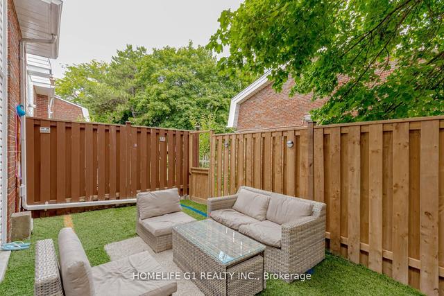 32 Trailridge Cres, Townhouse with 3 bedrooms, 3 bathrooms and 2 parking in Toronto ON | Image 7