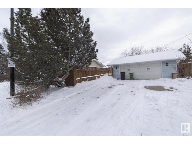 11307 46 Av Nw, House detached with 4 bedrooms, 2 bathrooms and null parking in Edmonton AB | Image 2