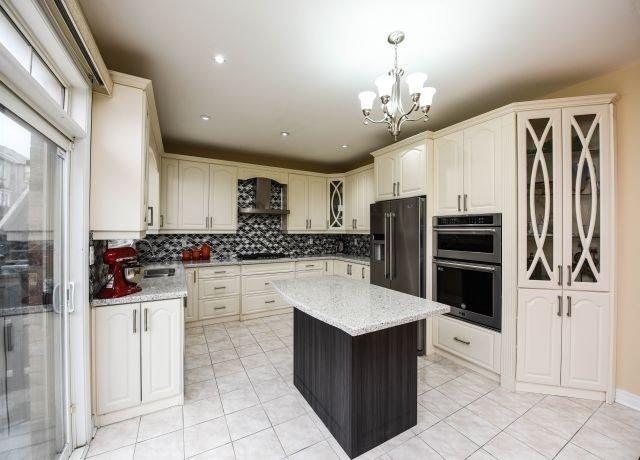 2 Young Dr, House detached with 4 bedrooms, 5 bathrooms and 5 parking in Brampton ON | Image 10