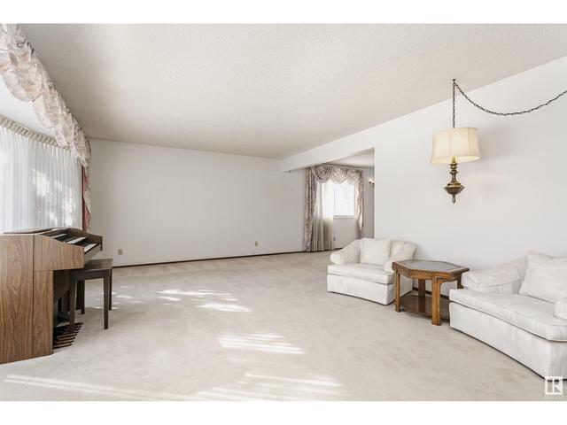 8424 145 Av Nw, House detached with 4 bedrooms, 2 bathrooms and 6 parking in Edmonton AB | Image 16