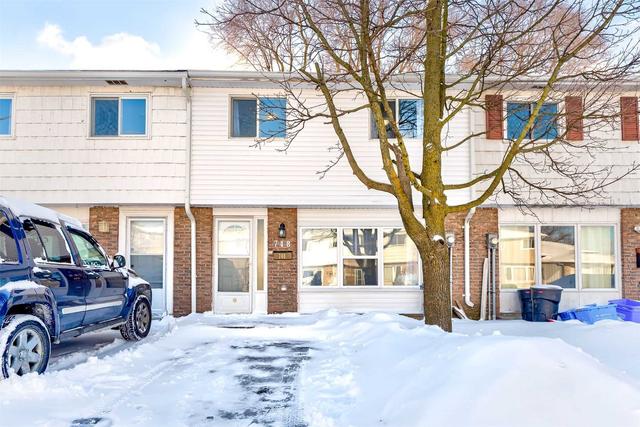 748 Parkview Cres, House attached with 3 bedrooms, 2 bathrooms and 1 parking in Cambridge ON | Image 1