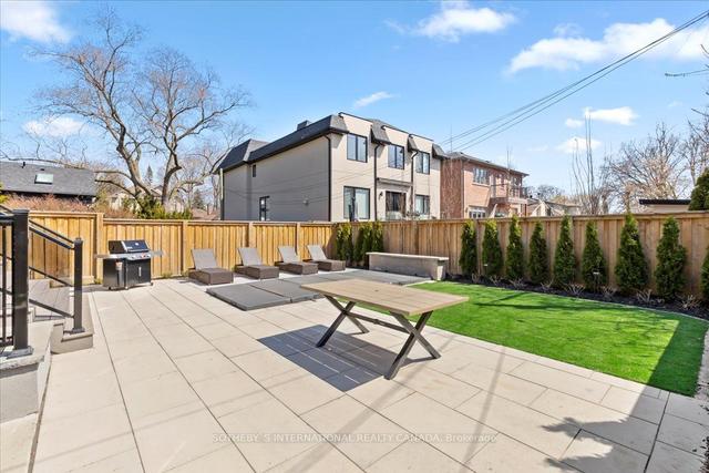 129 Meadowvale Dr, House detached with 4 bedrooms, 5 bathrooms and 3 parking in Toronto ON | Image 32