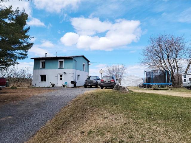 255 Concession 7 Road, House detached with 3 bedrooms, 1 bathrooms and 6 parking in Alfred and Plantagenet ON | Image 1