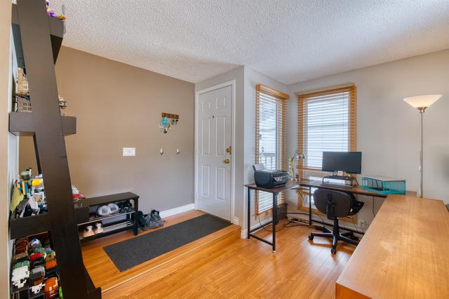11240 Braeside Drive Sw, House detached with 3 bedrooms, 2 bathrooms and 3 parking in Calgary AB | Image 4