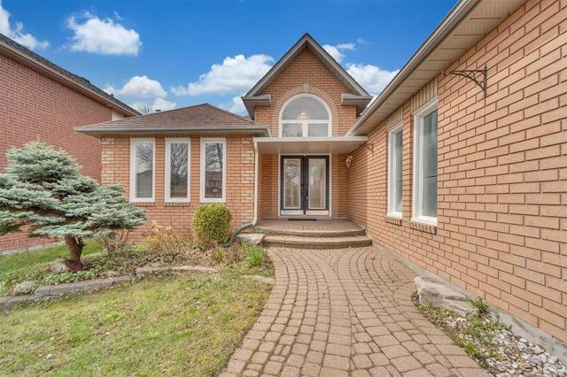 85 Cityview Circ, House detached with 2 bedrooms, 4 bathrooms and 4 parking in Barrie ON | Image 2