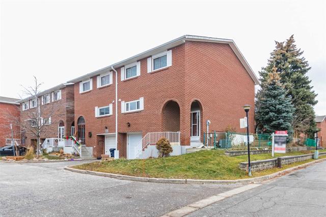 17 Thistle Down Blvd Blvd, Townhouse with 4 bedrooms, 3 bathrooms and 2 parking in Toronto ON | Image 1