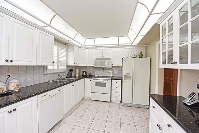 11 Archway Cres, House detached with 3 bedrooms, 2 bathrooms and 5 parking in Toronto ON | Image 7