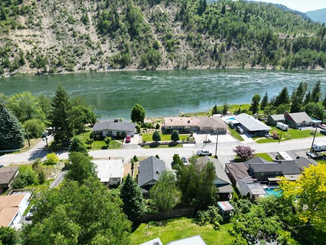 442 3rd Avenue, House detached with 3 bedrooms, 1 bathrooms and 4 parking in Kootenay Boundary B BC | Image 17