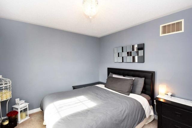 16 Kayak Hts, House attached with 3 bedrooms, 2 bathrooms and 2 parking in Brampton ON | Image 25