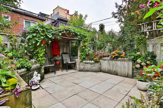 964 St Clarens Ave, House semidetached with 3 bedrooms, 2 bathrooms and 0 parking in Toronto ON | Image 31