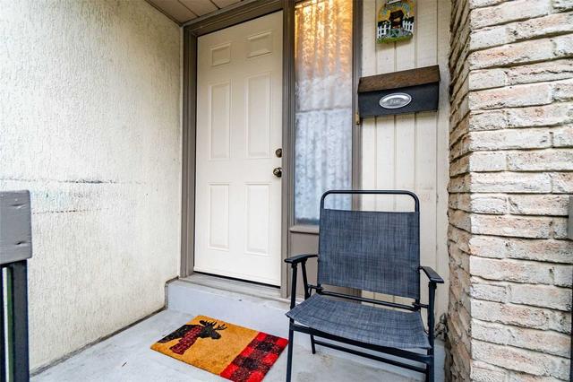 116 Ashton Cres, Townhouse with 3 bedrooms, 2 bathrooms and 2 parking in Brampton ON | Image 34
