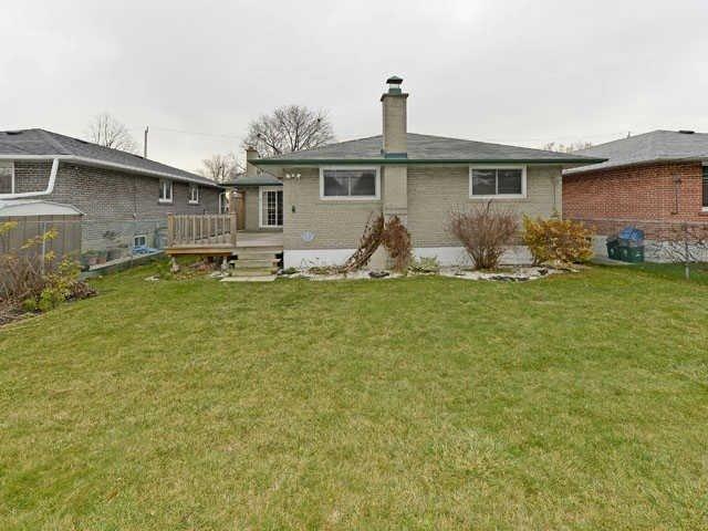 34 Birchard St, House detached with 3 bedrooms, 2 bathrooms and 2 parking in Toronto ON | Image 16