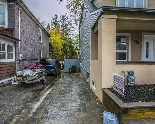 2341 Gerrard St E, House semidetached with 3 bedrooms, 2 bathrooms and 2 parking in Toronto ON | Image 2