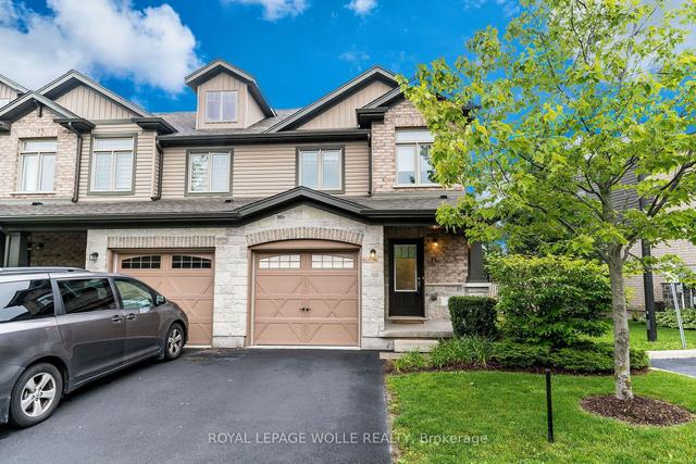 71 Arlington Cres, Townhouse with 3 bedrooms, 3 bathrooms and 2 parking in Guelph ON | Image 1