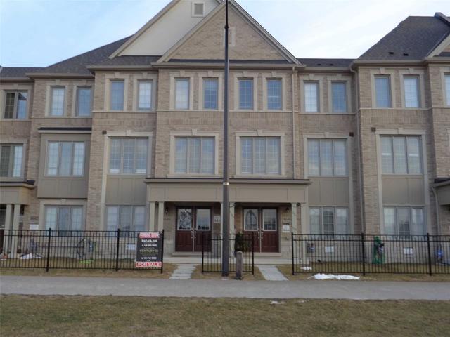 8644 Financial Dr, House attached with 4 bedrooms, 4 bathrooms and 3 parking in Brampton ON | Image 5