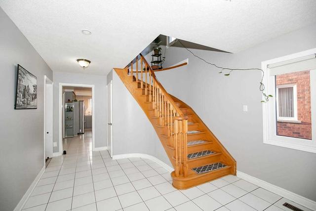 upper - 30 Sungold Crt, House detached with 4 bedrooms, 3 bathrooms and 4 parking in Vaughan ON | Image 31