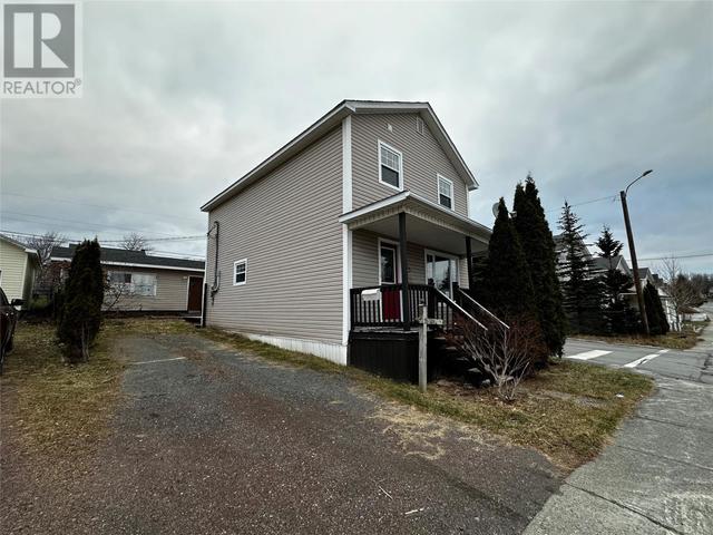 124 Lincoln Road, House detached with 3 bedrooms, 1 bathrooms and null parking in Grand Falls-Windsor NL | Image 2