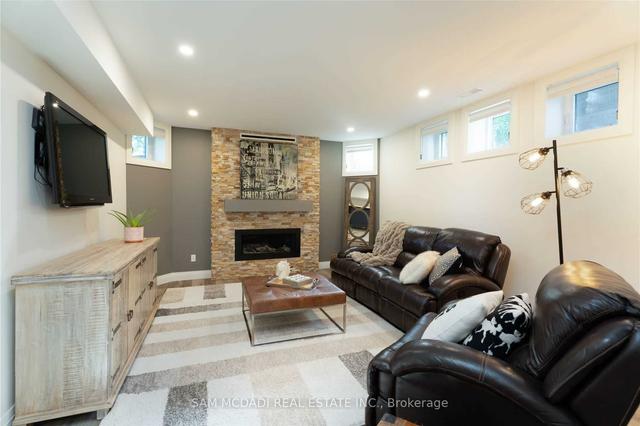 2064 Almira Crt, House detached with 4 bedrooms, 5 bathrooms and 10 parking in Mississauga ON | Image 19