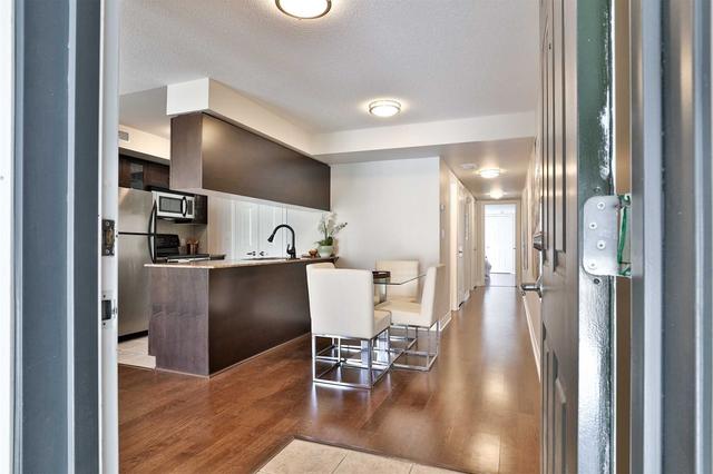 201 - 6 Brian Peck Cres, Townhouse with 2 bedrooms, 2 bathrooms and 1 parking in Toronto ON | Image 12