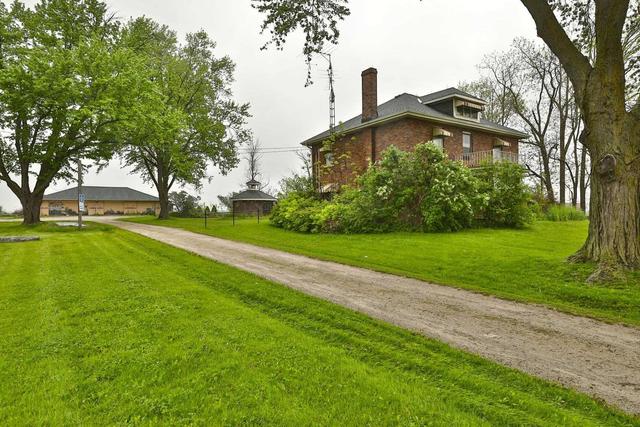 7529 Trafalgar Rd, House detached with 4 bedrooms, 2 bathrooms and 10 parking in Milton ON | Image 2