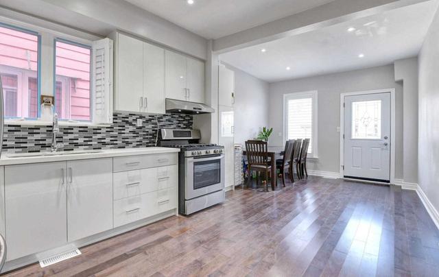 295 Clinton St, House attached with 5 bedrooms, 3 bathrooms and 1 parking in Toronto ON | Image 2