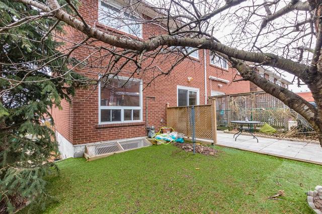 17 Thistle Down Blvd Blvd, Townhouse with 4 bedrooms, 3 bathrooms and 2 parking in Toronto ON | Image 31