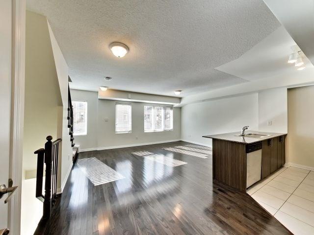 th210 - 16 Foundry Ave, Townhouse with 3 bedrooms, 2 bathrooms and 1 parking in Toronto ON | Image 3