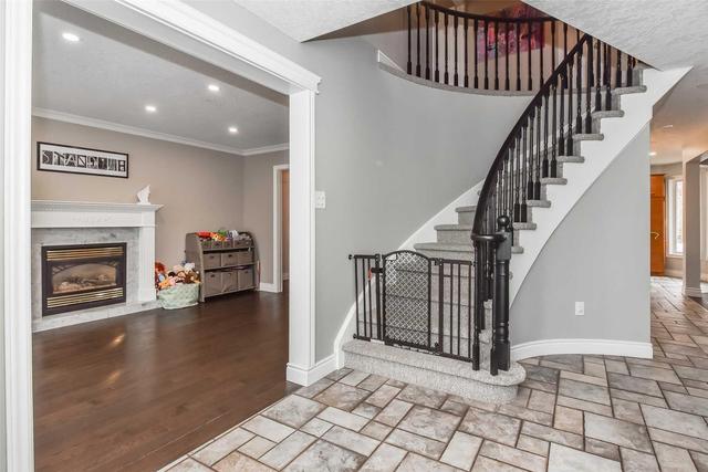 5 Foxwood Cres, House detached with 4 bedrooms, 4 bathrooms and 3 parking in Guelph ON | Image 2