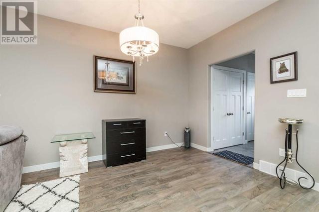 833 17 Street S, Home with 6 bedrooms, 4 bathrooms and 4 parking in Lethbridge AB | Image 14